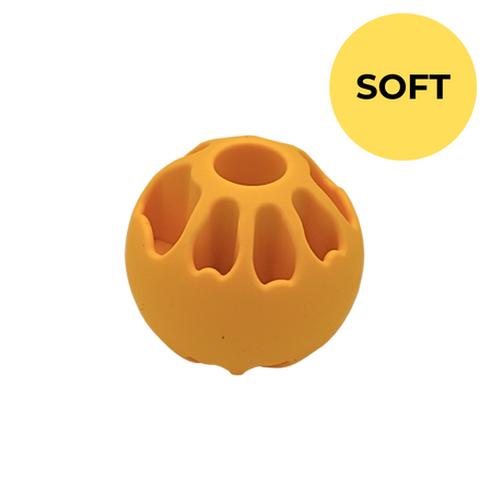 Fiboo - Piłka na smaczki dla psa Snack Fibooll Jumbo SOFT miodowa ⌀8 cm